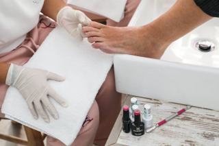 Ongles en gel : guide complet pour faire ses faux ongles